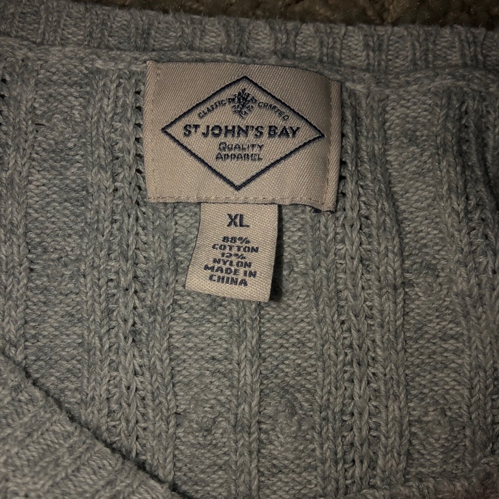 sweater - Picture 3 of 3